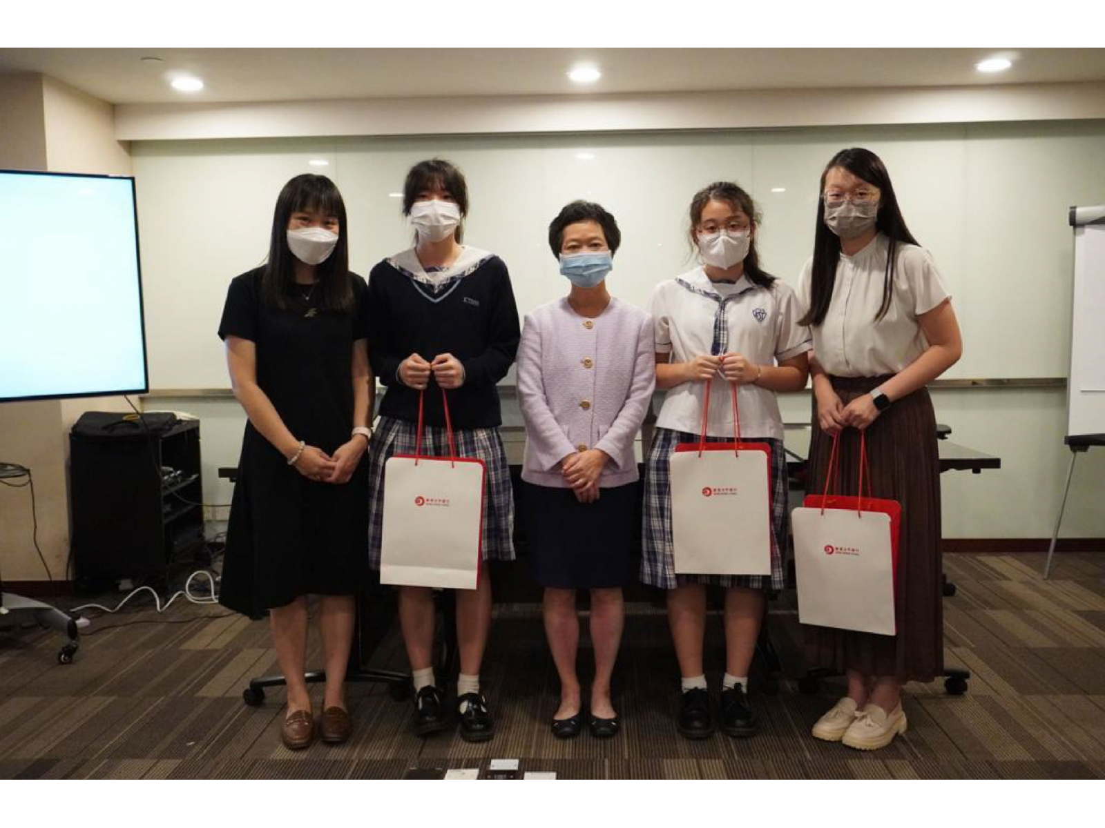 4a840e13-824b-4aa7-b99c-54196a9cfe33-01