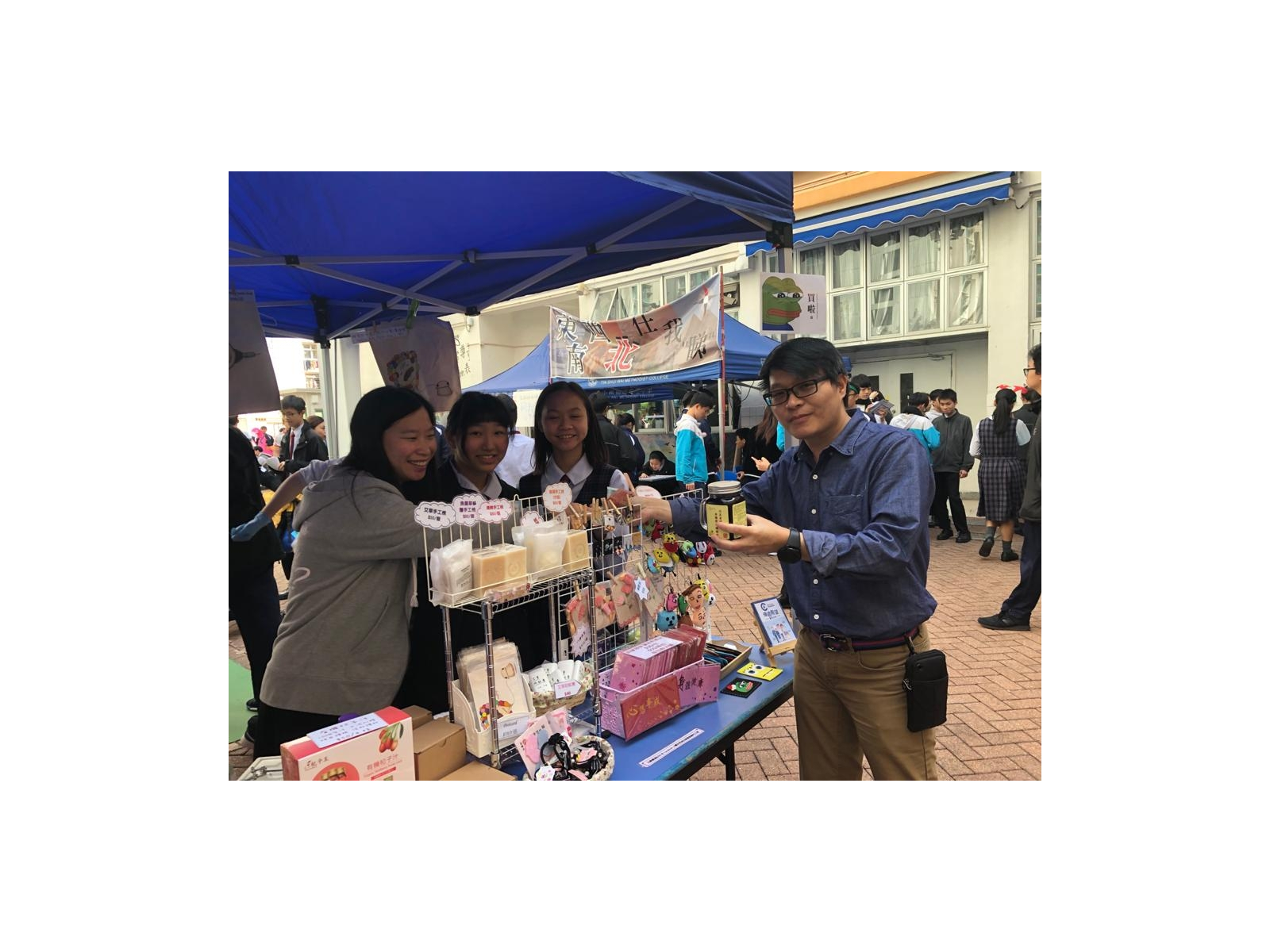 811e90cd-cbf0-4e5d-803e-9ff21b804154