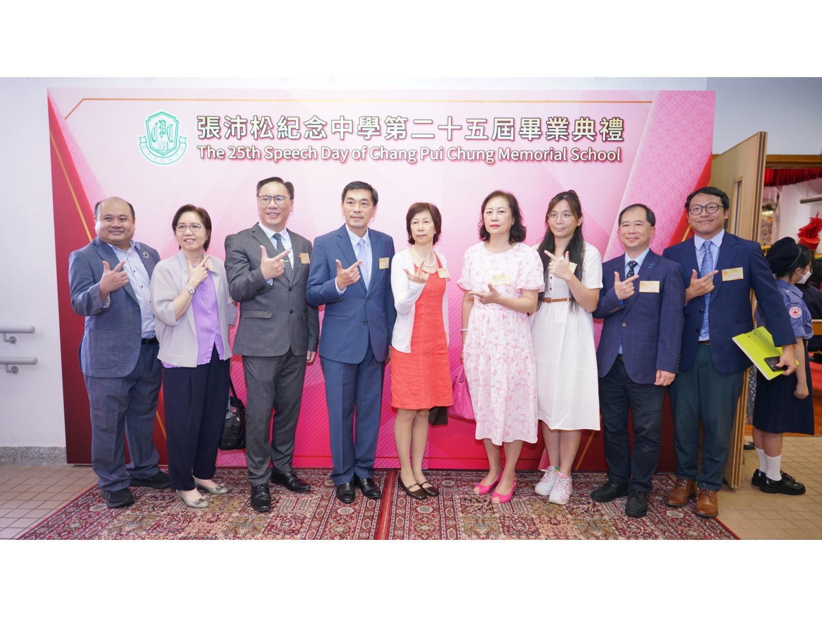 2.嘉賓與本校校長合影